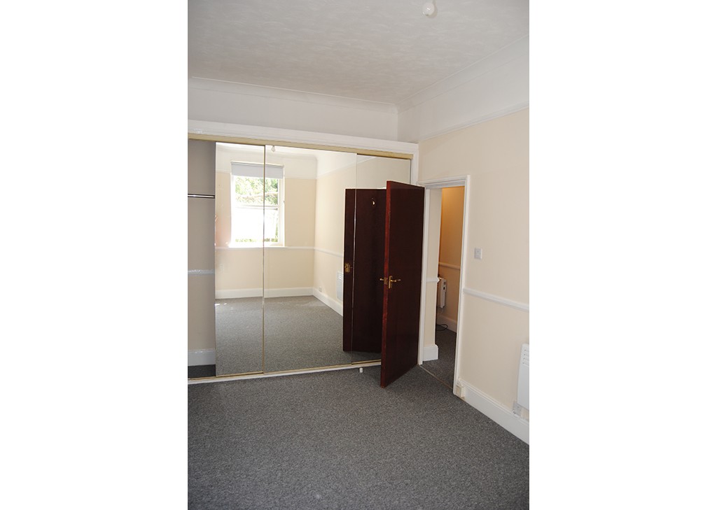 Lot: 33 - TWO-BEDROOM FLAT FOR INVESTMENT - Library photo provided by the seller of bedroom one